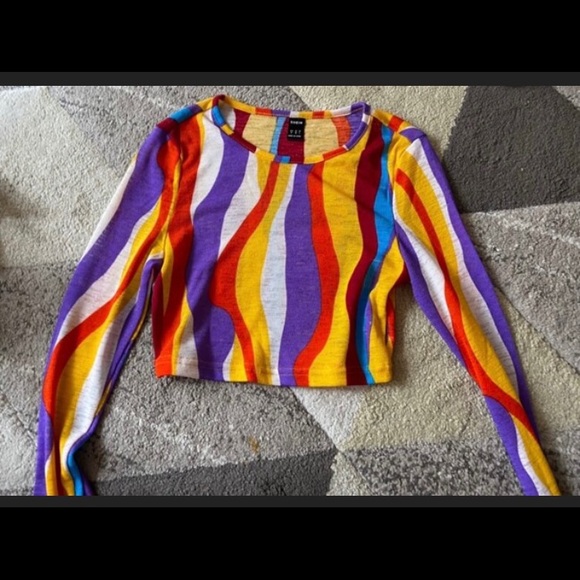 NWOT Colorful long sleeve cropped top - Picture 4 of 5